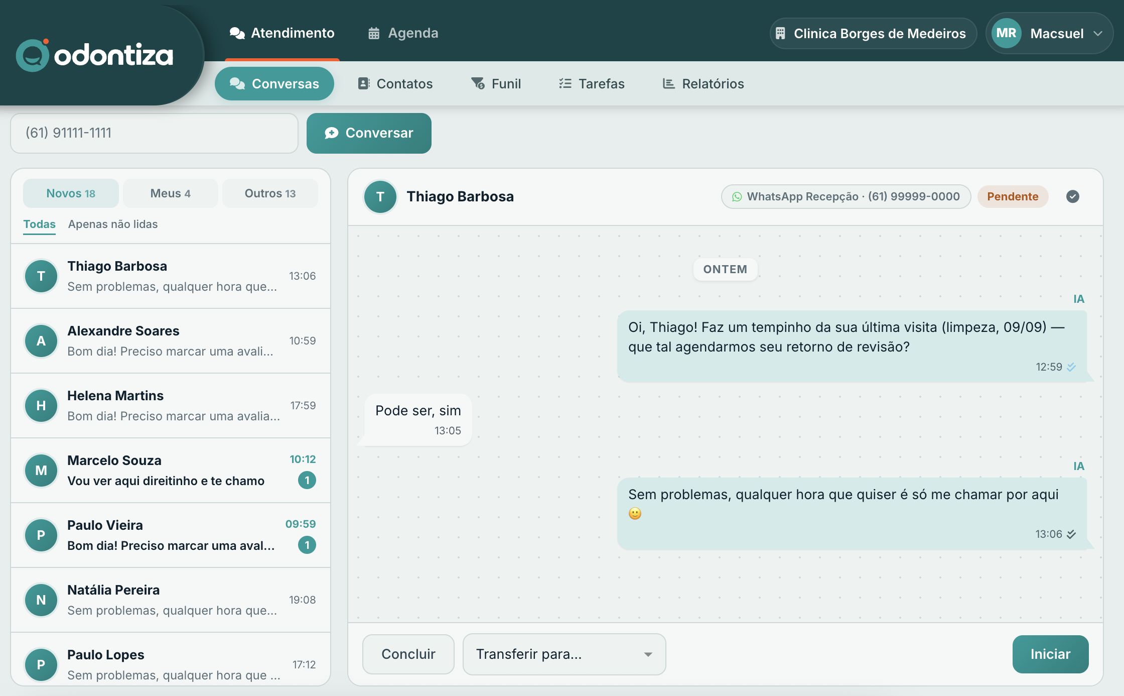 Tela de Conversas do Odontiza: fila de novos atendimentos à esquerda e a IA atendendo à direita.