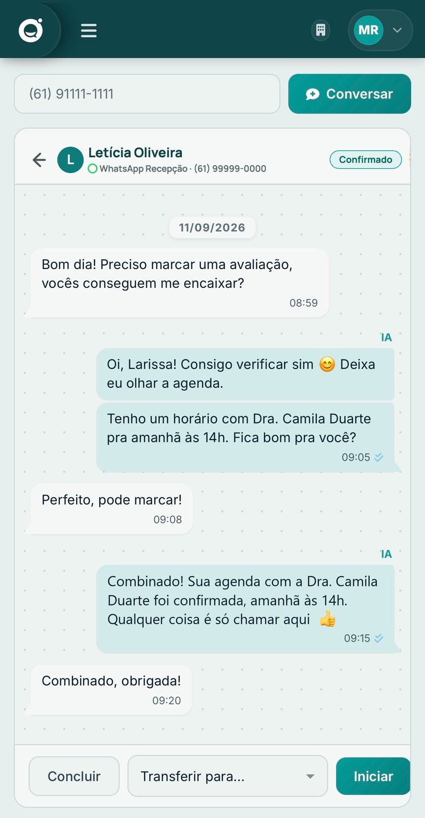 Tela de atendimento do Odontiza: a paciente Letícia Oliveira pede uma avaliação pelo WhatsApp da recepção, a IA verifica a agenda, oferece horário com a Dra. Camila Duarte e o atendimento fica marcado como confirmado.